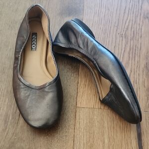 Ecco Women's Shiny Black Leather Flats